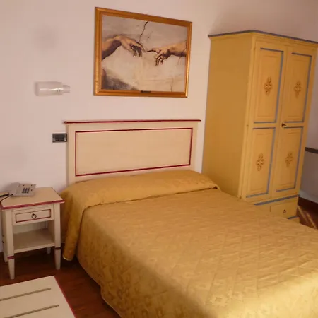 Vasari Hotel 3*